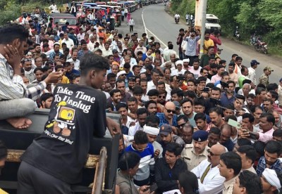 Farmers in MP blocked the highway by lining up tractors