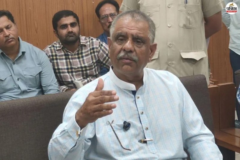 Health Minister Gajendra Singh Khinvsar