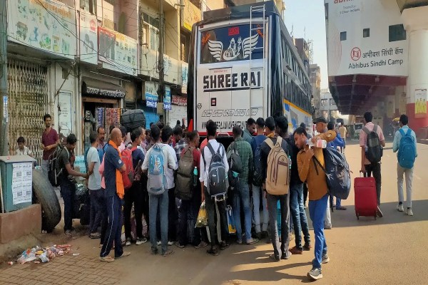 19 अक्टूबर तक बसों में सीटों के लिए भारी मारामारी देखने को मिली। जयपुर के सिंधी कैंप बस स्टेशन पर भी यात्रियों की भीड़ स्पष्ट रूप से देखी गई। रोडवेज ने बढ़ते यात्रीभार को ध्यान में रखते हुए जयपुर से विभिन्न रूटों के लिए अतिरिक्त सौ बसें चलाने की व्यवस्था की। 