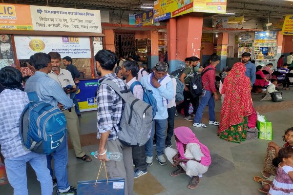 दिवाली के अवसर पर रोडवेज की इस सफलता ने यह साबित कर दिया कि समय पर योजना और अतिरिक्त संसाधनों के प्रबंध से यात्रियों की सुविधा और निगम की आय दोनों बढ़ाई जा सकती हैं।