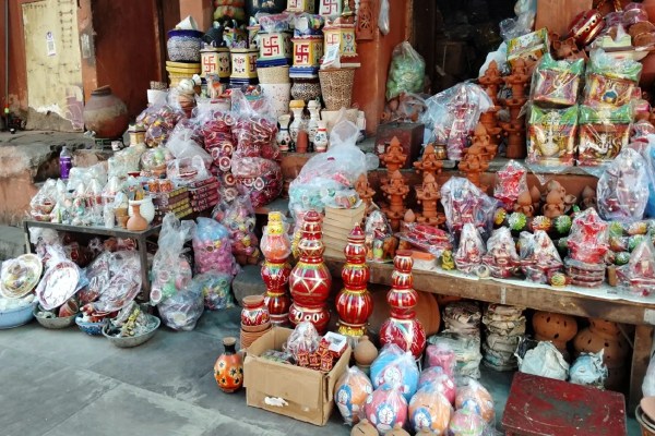 राजधानी जयपुर में दीपावली पर की जाने वाली रोशनी के साथ ही सजावट में भी स्वदेशी आभा की झलक दिखाई देगी।