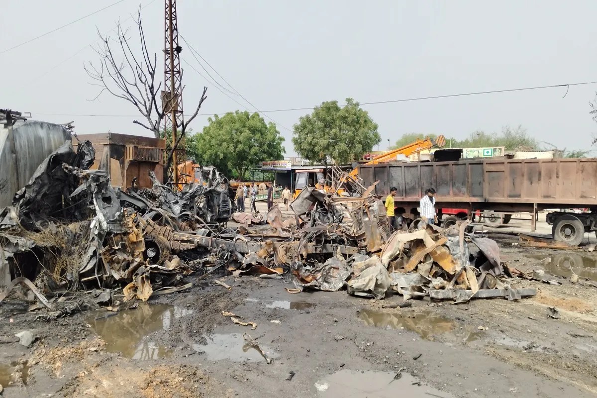 Jaipur Gas Cylinder Blast: अजमेर हाईवे की ‘काली रात…’आग बुझी पर खौफ बाकी, वीडियो में देखें भयावह मंजर