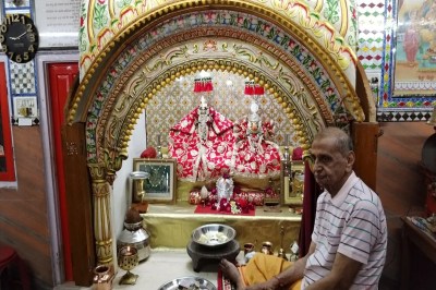 जयपुर के गोपाल जी के रास्ते में स्थित चौथ माता मंदिर में सजी झांकी।