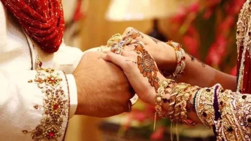 In Uttarkashi, the bride reached the groom's house with the wedding procession.