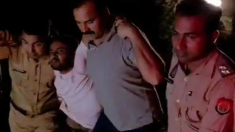 मुठभेड़ में लगी गोली (फोटो सोर्स- उन्नाव पुलिस वीडियो ग्रैब)