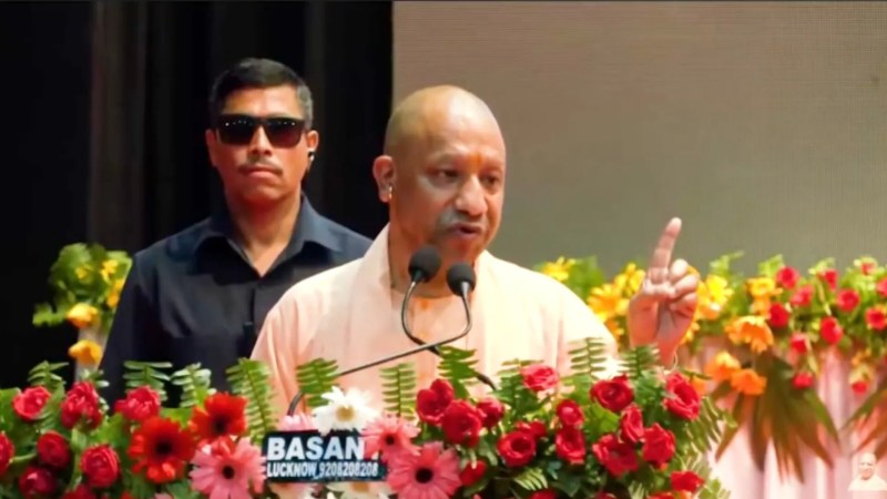 आठ आईएएस अधिकारियों का तबादला (फोटो सोर्स- 'X' मुख्यमंत्री योगी आदित्यनाथ वीडियो ग्रैब)