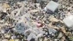 सड़क के किनारे मिली दवाइयां (फोटो सोर्स- 'X' Kannauj वीडियो ग्रैब)