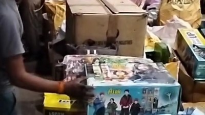 बरामद पटाखे (फोटो सोर्स- 'X' कानपुर वीडियो ग्रैब)