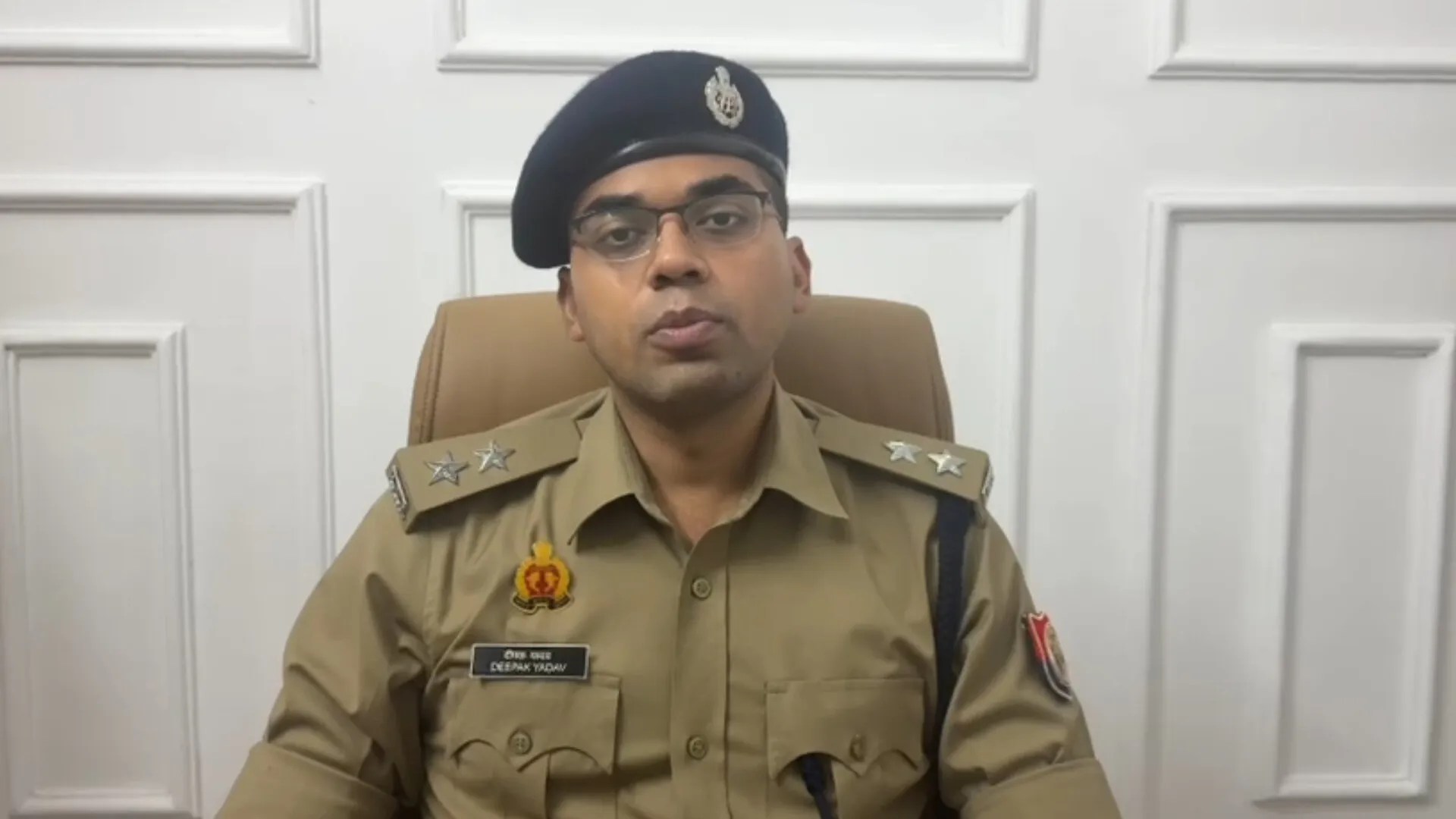 घटना की जानकारी देते क्षेत्राधिकारी दीपक यादव (फोटो सोर्स- उन्नाव पुलिस सोशल मीडिया वीडियो ग्रैब)