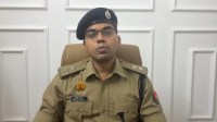 घटना की जानकारी देते क्षेत्राधिकारी दीपक यादव (फोटो सोर्स- उन्नाव पुलिस सोशल मीडिया वीडियो ग्रैब)
