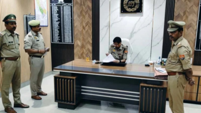 पुलिस अधीक्षक (फोटो सोर्स- उन्नाव पुलिस सोशल मीडिया)