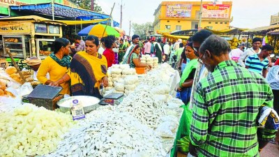 दीपोत्सव: बाजार में बताशा, लाई, सिंघाड़ा सहित माता की प्रतिमा, फोटो की बिक्री तेज