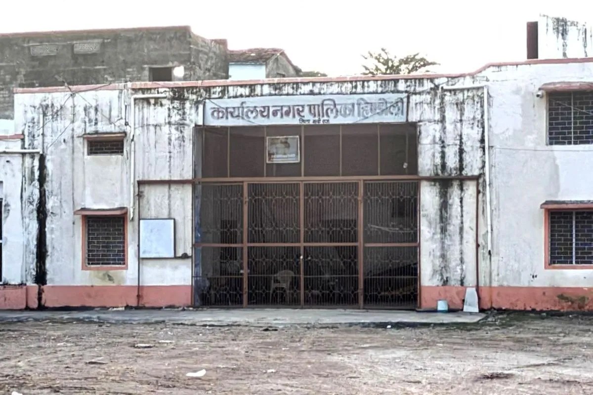 आग से एक करोड़ से अधिक का सामान जला, फिर भी नगर पालिका को नहीं मिली दमकल