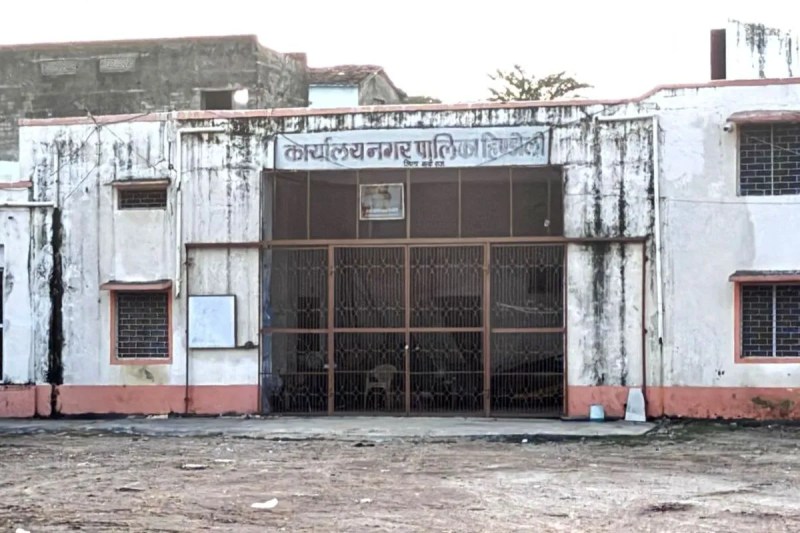 आग से एक करोड़ से अधिक का सामान जला, फिर भी नगर पालिका को नहीं मिली दमकल