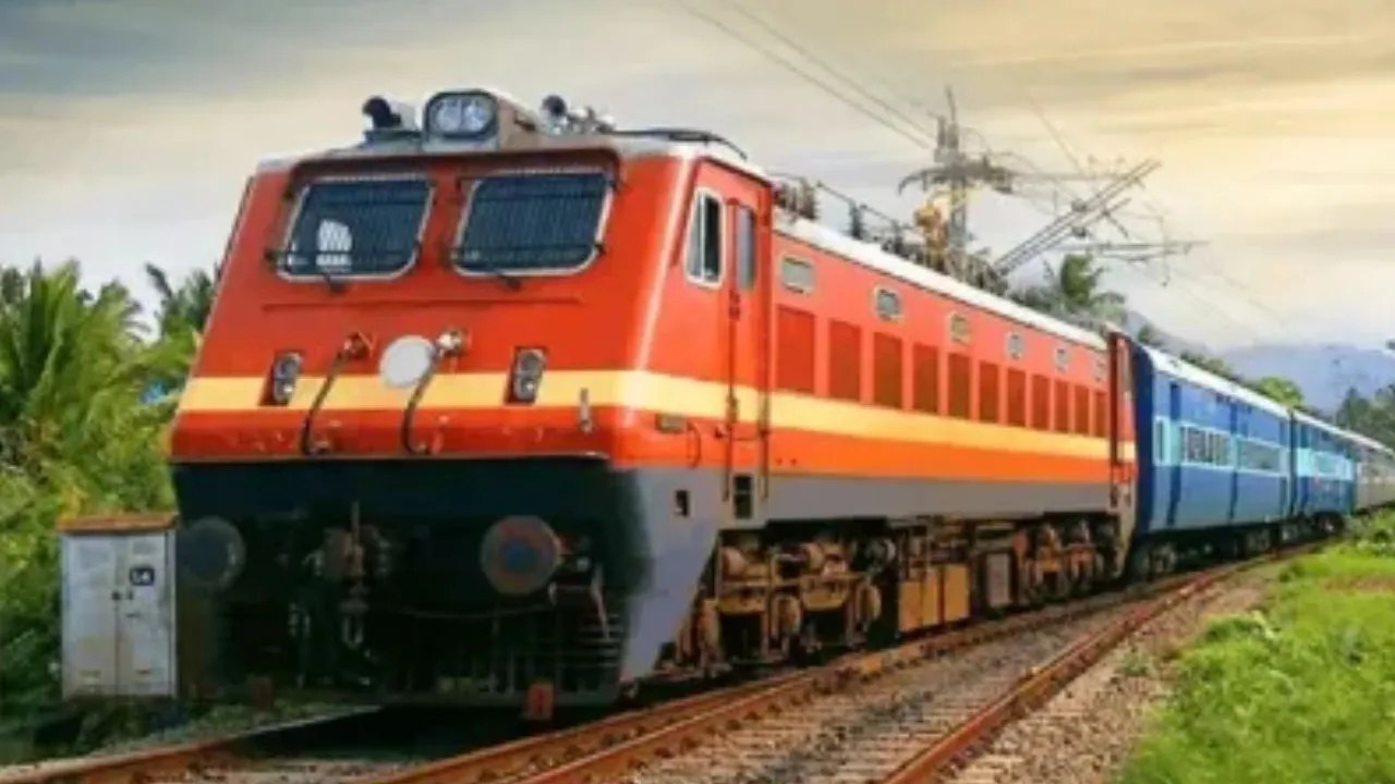 Indian Railway: त्योहारी सीजन में रेल का रिकॉर्ड तोड़ सफर, 10 दिन में 7 लाख यात्रियों ने किया रायपुर स्टेशन से सफर(photo-patrika)