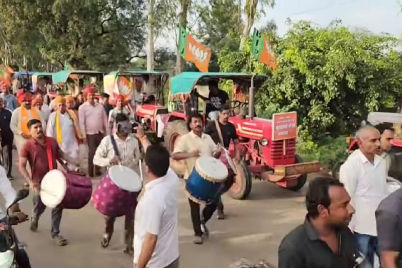bjp congress political clash tractor rally farmers compensation amount mp news