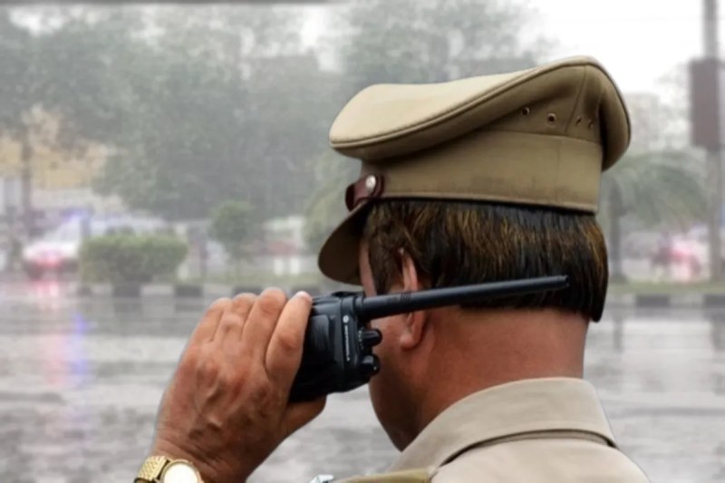 Parrot Smuggling in sleeper bus