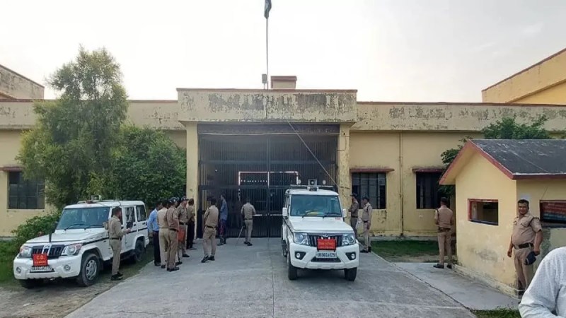 Police arrested a prisoner who had escaped from Sitarganj jail