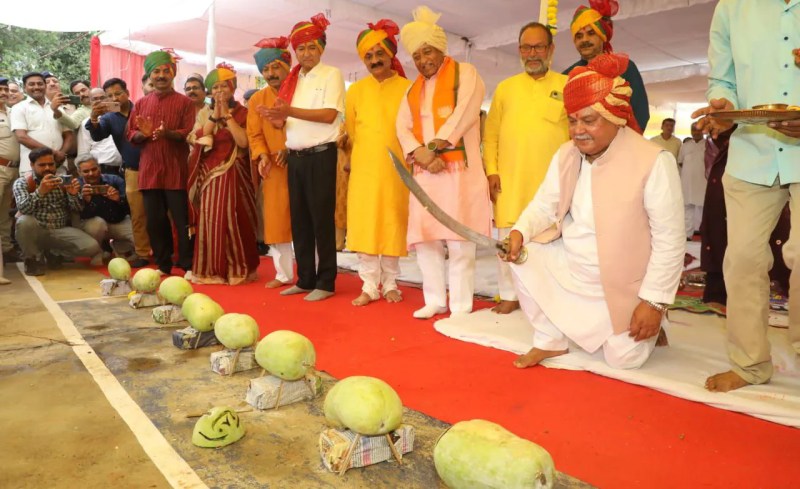 Speaker Narendra Singh Tomar offered a symbolic sacrifice on Dussehra in MP