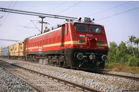 Indian Railway:रेलवे की यात्रियों के लिए बड़ी पहल, इन ट्रेनों में लगाए गए आतिरिक्त कोच
