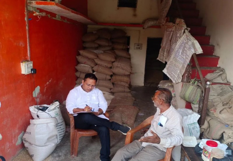 Do not make any mistake in weighing the farmers' grains, otherwise we will send you to jail - SDM