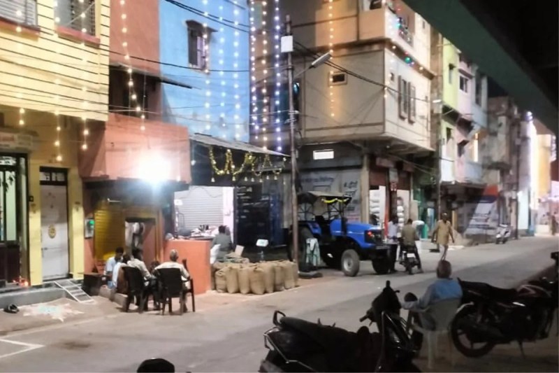 The instructions of the Joint Director are ineffective, retailers are buying outside the market.