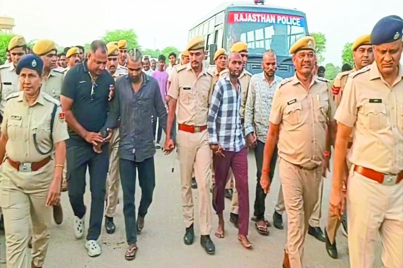 बहुचर्चित गोवंश हत्याकाण्ड के तीन आरोपियों का पैदल जुलूस निकाला