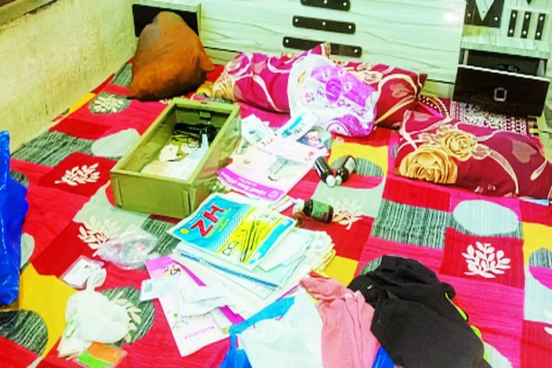 सूने मकान से नकदी व सोने चांदी के आभूषण ले गए