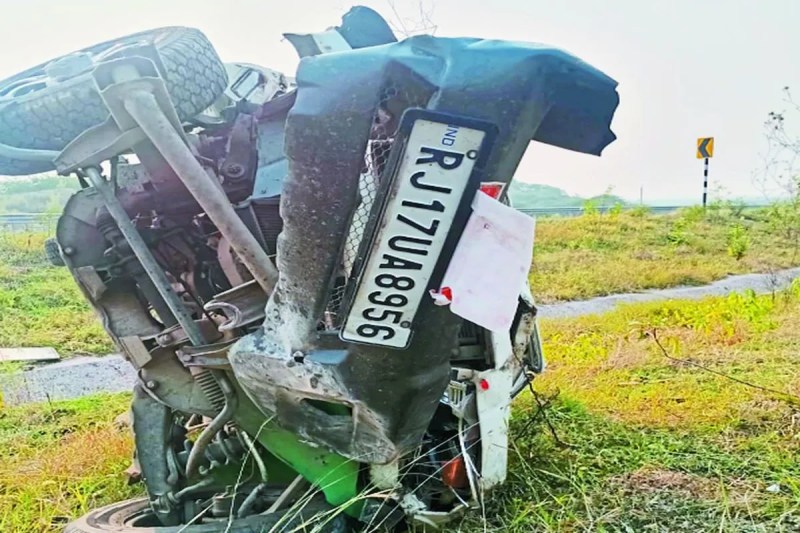 उज्जैन दर्शन के लिए जा रहे थे, जीप पलटी, दो की मौत, चार घायल