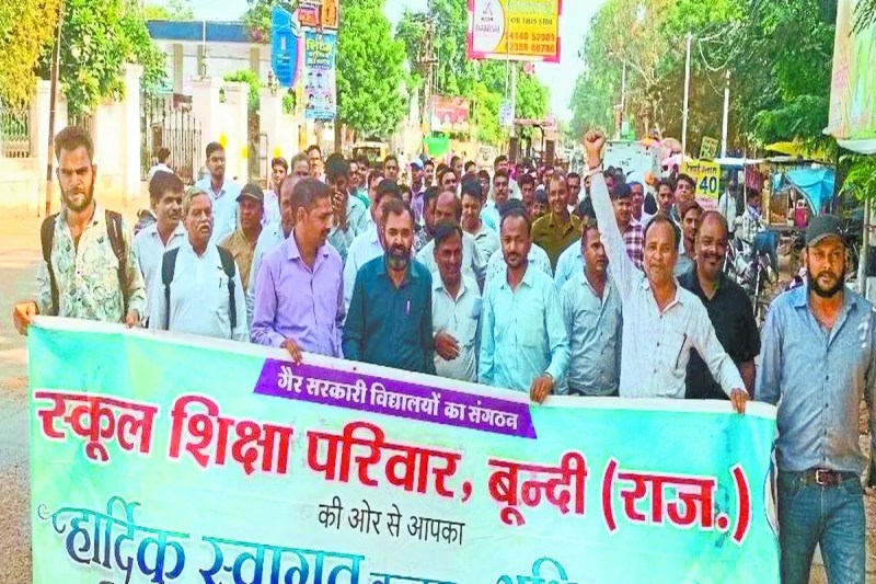 मारपीट करने वाले एसएचओ को निलंबित करने की मांग, किया प्रदर्शन