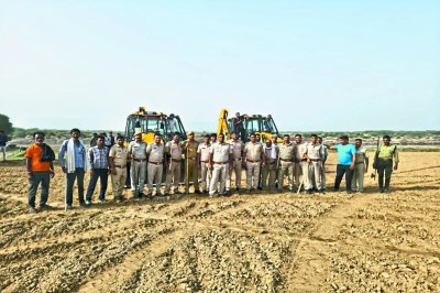 प्रतापगढ़ में 60 बीघा बेशकीमती वन भूमि से अतिक्रमण हटाया