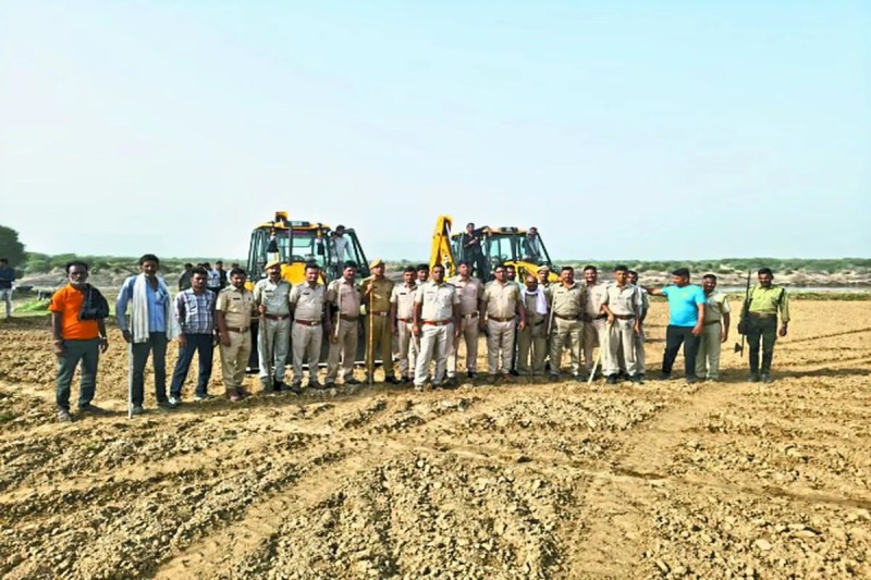 प्रतापगढ़ में 60 बीघा बेशकीमती वन भूमि से अतिक्रमण हटाया