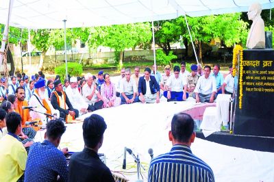 बापू के सत्य, अहिंसा और सद्भाव के सिद्धांतों का कराया स्मरण