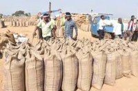 16 दिन से आंदोलन पर कर्मचारी संघ (photo source- Patrika)