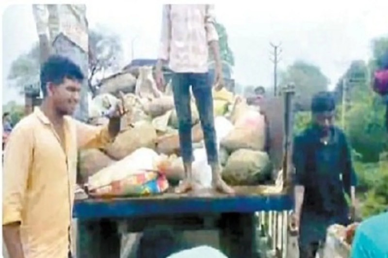 CG News: ड्राई डे पर खपाने बना रहे थे लाखों की शराब, ट्रैक्टर सहित किया जब्त