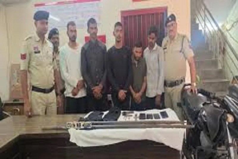 CG News: डकैती के प्रयास में NSUI नेता सहित पांच गिरफ्तार, पिस्टल व कारतूस बरामद