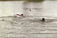 तालाब में डूबने से तीन मासूमों की मौत (Photo Video SS)