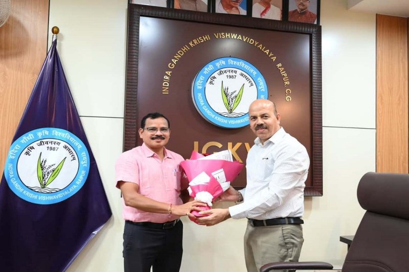 इंदिरा गांधी कृषि विश्वविद्यालय में नए कुलसचिव की नियुक्ति, कपिलदेव दीपक ने पदभार ग्रहण किया