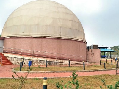 Big News: जमीन पर 'आकाश' , गुंबदनुमा स्क्रीन फटने के बाद से 7 साल से खा रहा धूल