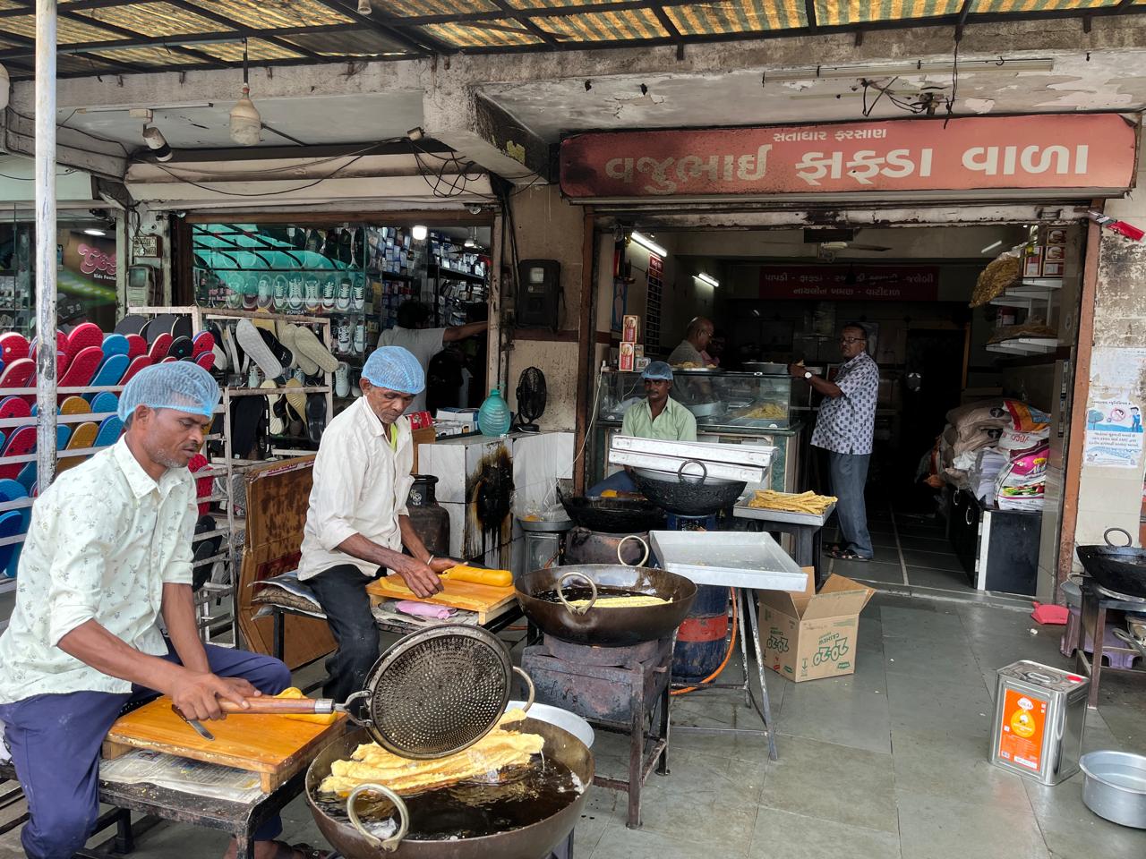 Ahmedabad: मनपा ने दशहरा पर फाफड़ा -जलेबी की जांच के लिए उतारी टीम, 36 नमूने लिए