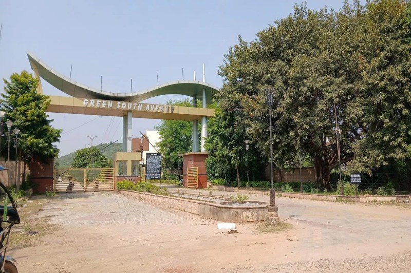Neoteric had established Green South Avenue on the grazing land of Kedarpur. After establishing Green South Avenue Township, it was also sold; name transfers are also taking place.