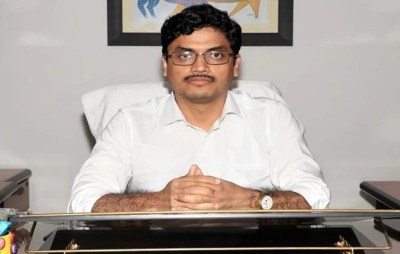 Advocates stage protest against Collector Harsh Singh in Burhanpur