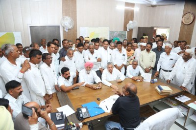 भाखड़ा नहर को मरम्मत की दरकार, रीलाइनिंग की मांग को लेकर मुख्य अभियंता कार्यालय पर प्रदर्शन