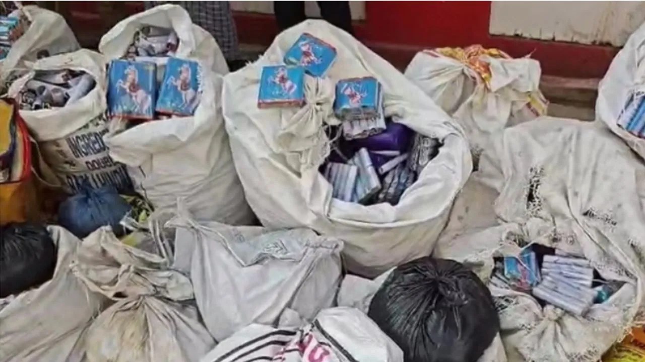 अवैध पटाखा फैक्ट्री का भंडाफोड़