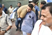 Jitu Patwari reached Shivraj Singh's bungalow carrying sacks of wheat on his shoulders