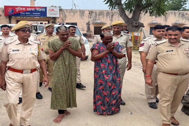 गोवंश के हत्यारों को गंजा कर लेडिज गाउन में निकाला जुलूस