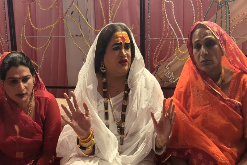 किन्नर अखाड़ा की आचार्य महामंडलेश्वर लक्ष्मी नारायण त्रिपाठी