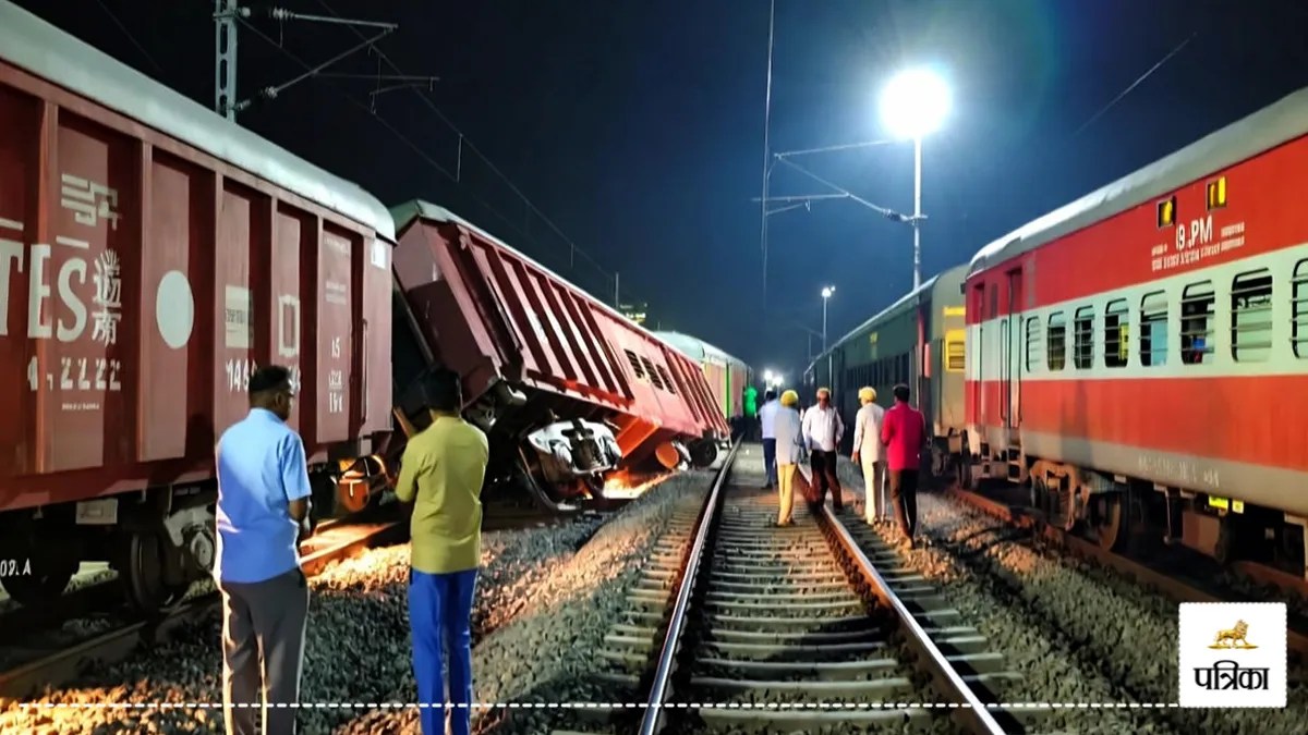 mathura freight train derailment delhi agra route