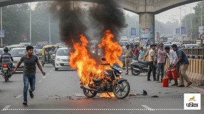 moradabad bike catches fire on delhi road gagan nadi pul traffic jam