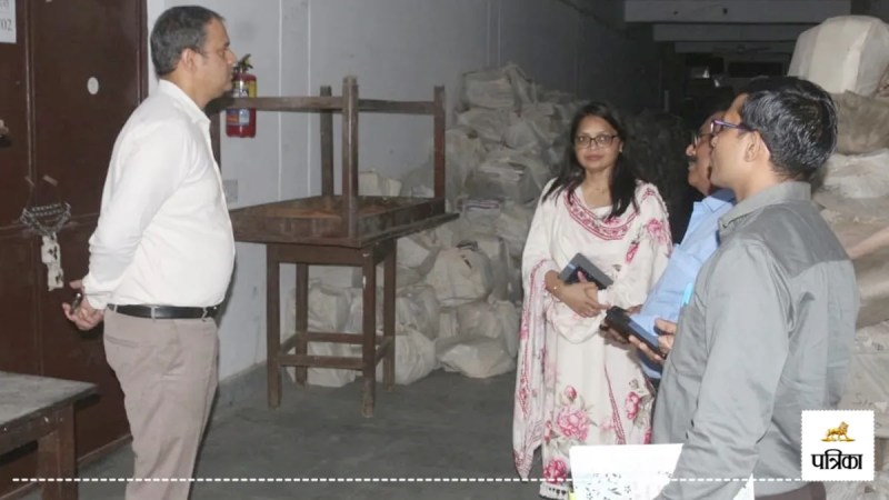 moradabad dm inspection 54 employees absent salary stopped official action